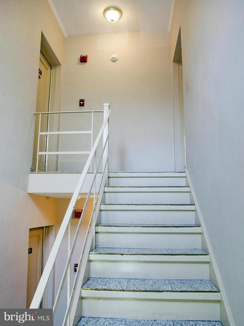 752 9th St SE #301, Washington, DC 20003 photo 2