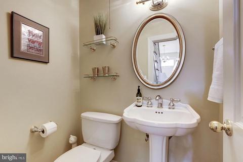 619 A St SE, Washington, DC 20003 photo 8