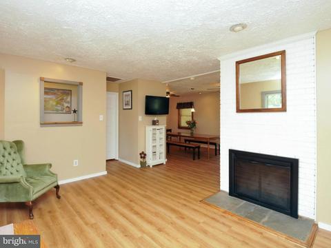 5513 Kathleen Pl, Springfield, VA 22151 photo 4