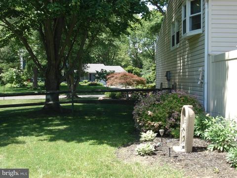 27 Beechcroft Dr, East Windsor Twp, NJ 08520 photo 7