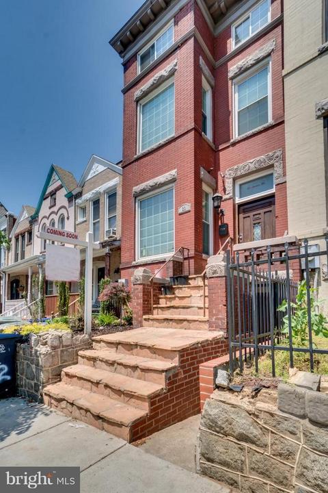 20 Seaton Pl NE, Washington, DC 20002 photo 1