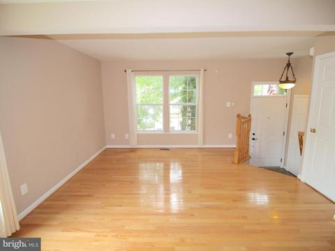 4020 Mammoth Cave Loop, Dumfries, VA 22025 photo 2