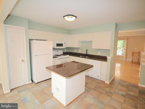 4020 Mammoth Cave Loop, Dumfries, VA 22025 photo 6