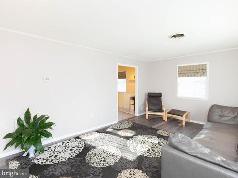 423 Lee Pl, Frederick, MD 21702 photo 4