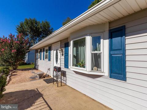 423 Lee Pl, Frederick, MD 21702 photo 3