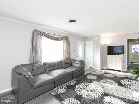 423 Lee Pl, Frederick, MD 21702 photo 6