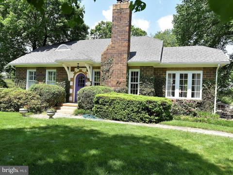 930 Elden St, Herndon, VA 20170 photo 2