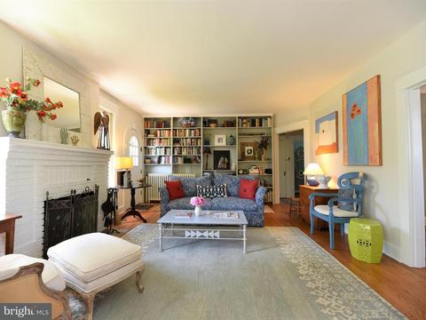 930 Elden St, Herndon, VA 20170 photo 3