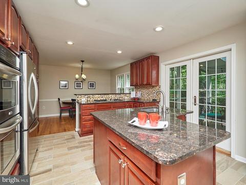 2421 Silver Fox Ln, Reston, VA 20191 photo 3
