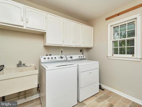 2421 Silver Fox Ln, Reston, VA 20191 photo 27