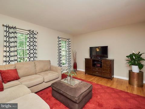 2421 Silver Fox Ln, Reston, VA 20191 photo 10