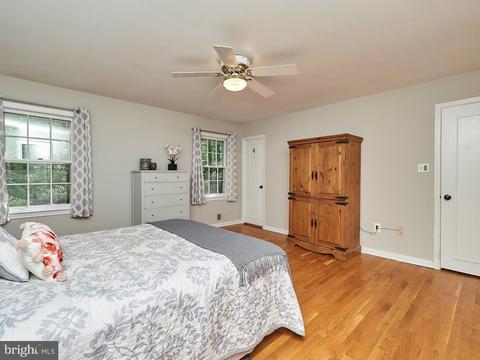 2421 Silver Fox Ln, Reston, VA 20191 photo 17