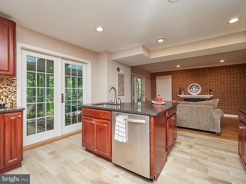 2421 Silver Fox Ln, Reston, VA 20191 photo 5