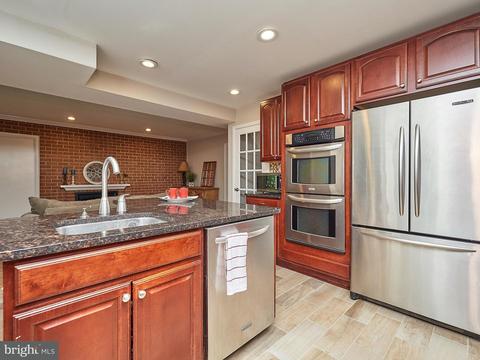 2421 Silver Fox Ln, Reston, VA 20191 photo 4