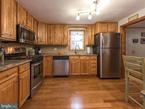 809 Poole Rd, Westminster, MD 21157 photo 2