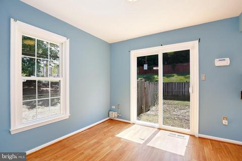 7301 Rolling Oak Ln, Springfield, VA 22153 photo 12