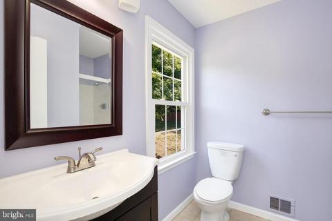7301 Rolling Oak Ln, Springfield, VA 22153 photo 17