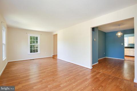 7301 Rolling Oak Ln, Springfield, VA 22153 photo 4