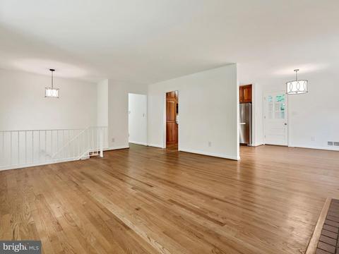 7450 Long Pine Dr, Springfield, VA 22151 photo 5