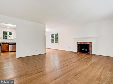 7450 Long Pine Dr, Springfield, VA 22151 photo 4
