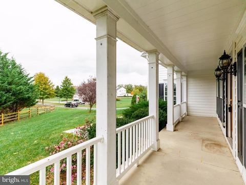 23323 Angela Ct, Smithsburg, MD 21783 photo 2