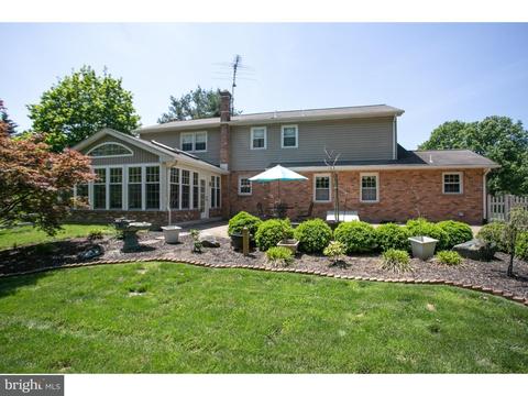 9 E Savannah Dr, Bear, DE 19701 photo 2