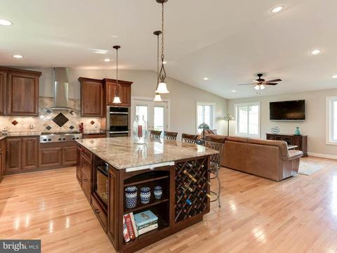 6816 Wise St, Mclean, VA 22101 photo 3