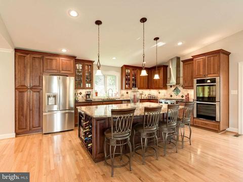 6816 Wise St, Mclean, VA 22101 photo 1