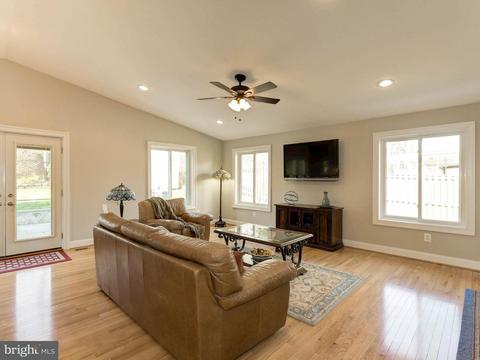 6816 Wise St, Mclean, VA 22101 photo 6