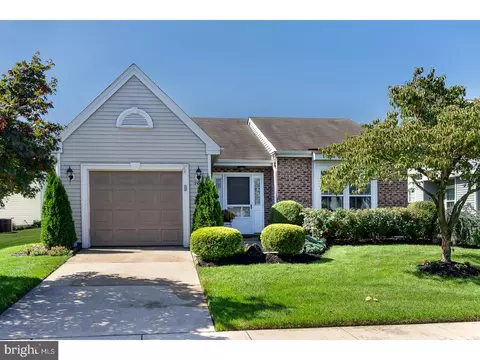 706 Chickory Dr, Mount Laurel, NJ 08054 photo 1