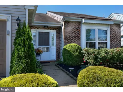 706 Chickory Dr, Mount Laurel, NJ 08054 photo 2