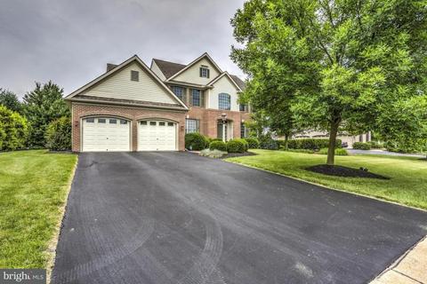 105 Hunters Xing, Lititz, PA 17543 photo 1