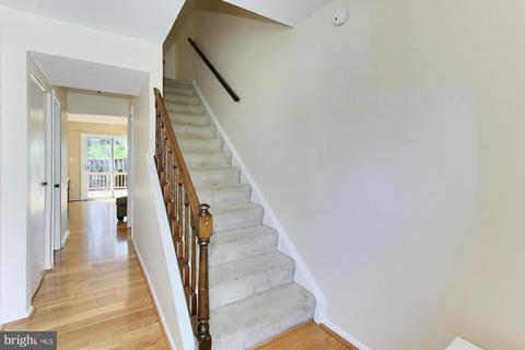 6423 Old Scotts Ct, Springfield, VA 22152 photo 3