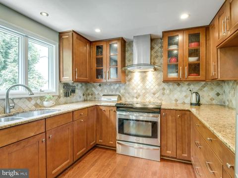 1111 Trapper Crest Ct, Herndon, VA 20170 photo 9