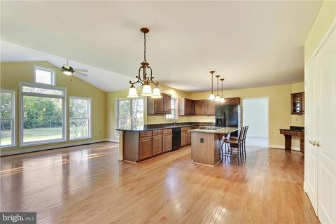 19744 Selby Ave, Poolesville, MD 20837 photo 2