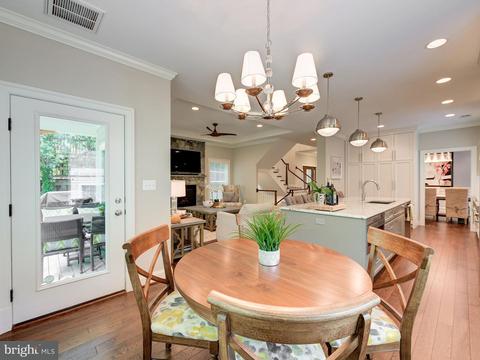 6834 Saint Albans Rd, Mclean, VA 22101 photo 7
