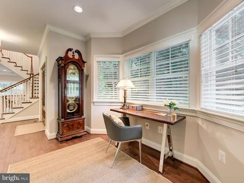 6834 Saint Albans Rd, Mclean, VA 22101 photo 9