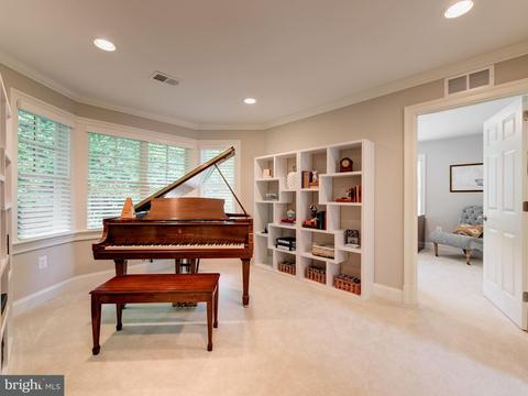 6834 Saint Albans Rd, Mclean, VA 22101 photo 22