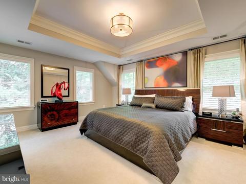 6834 Saint Albans Rd, Mclean, VA 22101 photo 13