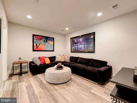 6834 Saint Albans Rd, Mclean, VA 22101 photo 24