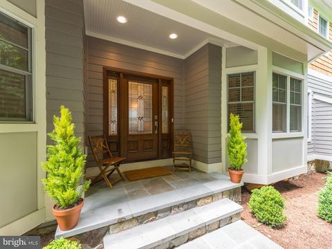 6834 Saint Albans Rd, Mclean, VA 22101 photo 2