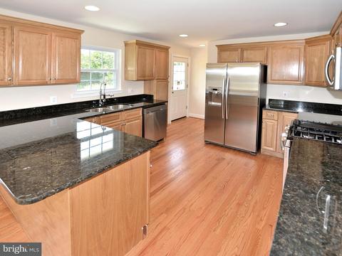 5904 Brunswick St, Springfield, VA 22150 photo 9