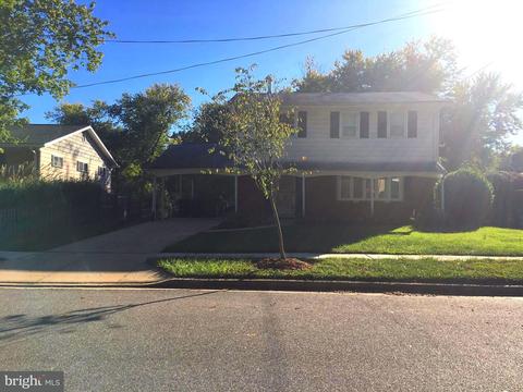 7403 Newburg Dr, Lanham, MD 20706 photo 2