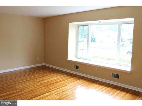 38 Hardwick Dr, Ewing, NJ 08638 photo 2