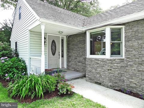 895 Woods Rd, Pasadena, MD 21122 photo 3