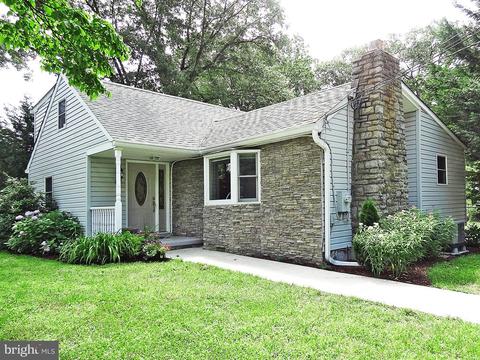 895 Woods Rd, Pasadena, MD 21122 photo 2