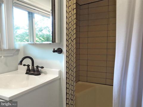895 Woods Rd, Pasadena, MD 21122 photo 17