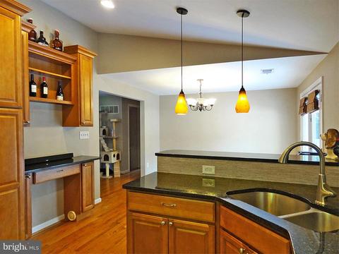 895 Woods Rd, Pasadena, MD 21122 photo 9