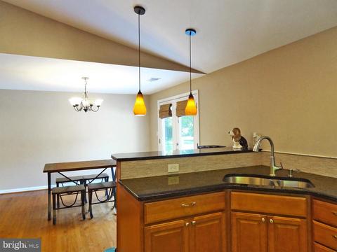 895 Woods Rd, Pasadena, MD 21122 photo 10