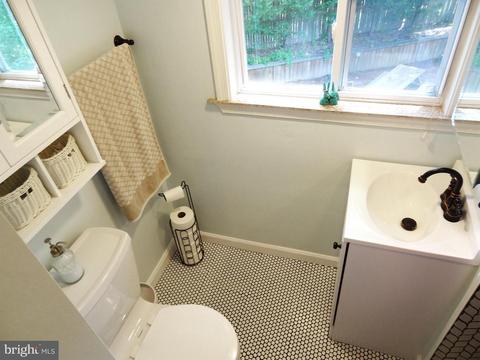 895 Woods Rd, Pasadena, MD 21122 photo 16